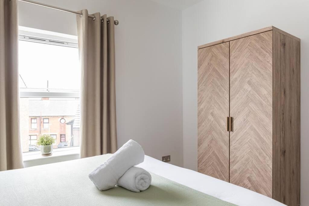 Top Floor, City Centre, Parking Belfast Extérieur photo
